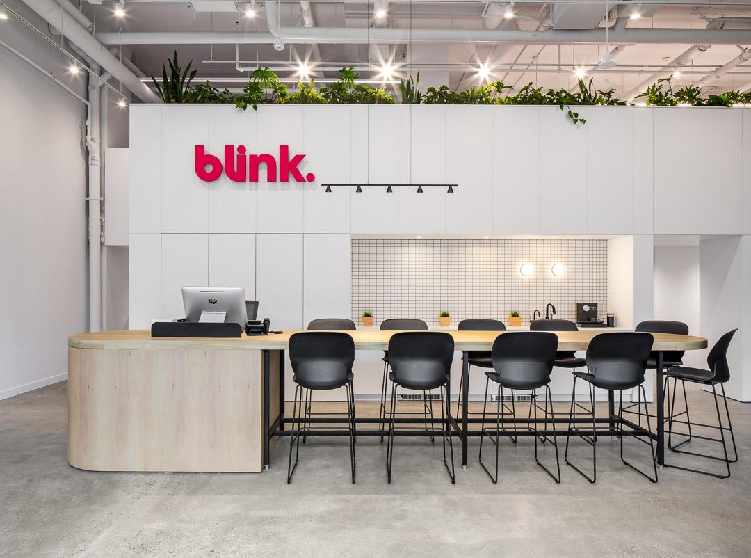 Entry counter with bar seating for casual meetings and coffee
